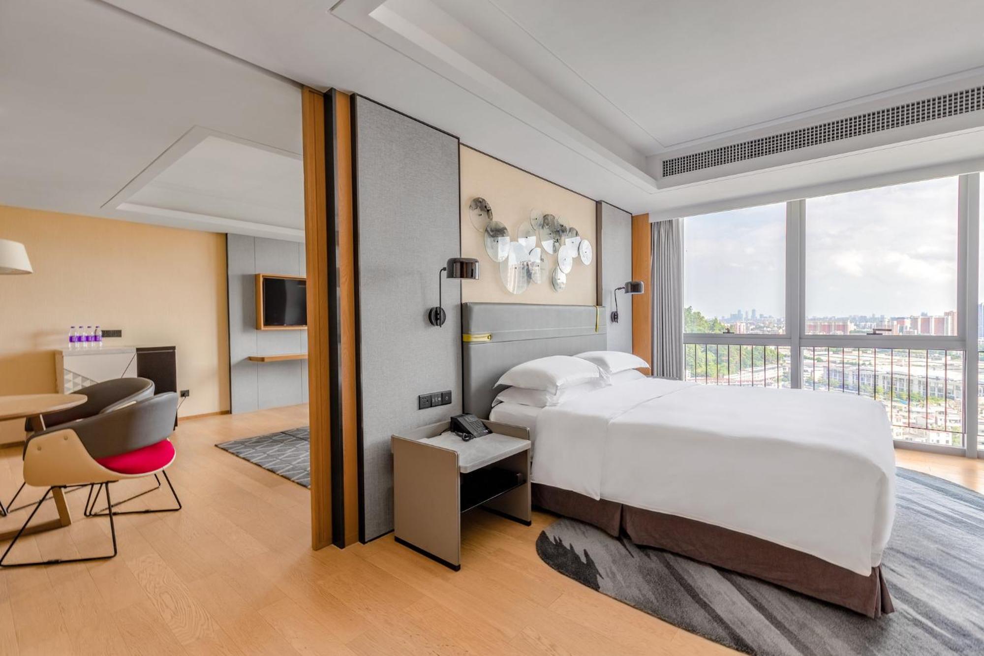 Holiday Inn Guangzhou South Lake Hotel - Ideal For Business & Leisure Esterno foto