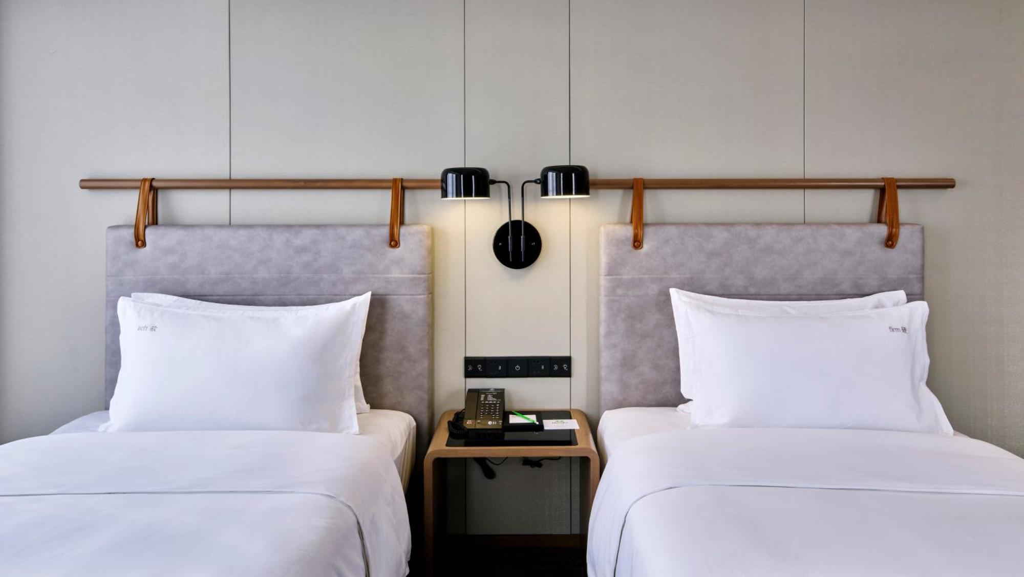 Holiday Inn Guangzhou South Lake Hotel - Ideal For Business & Leisure Esterno foto